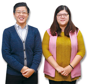 友泰旅遊產品部副理王佳雯（左）與葉庭雯