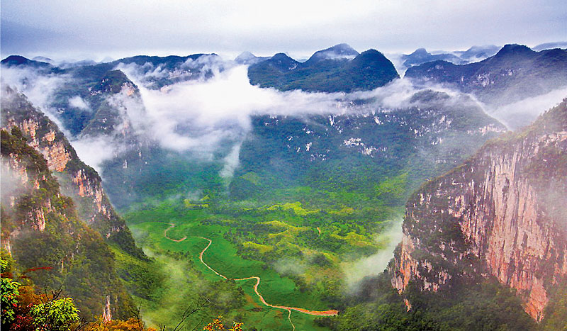 貴州「中國天眼」FAST設置在黔南平塘縣的寂靜山林間