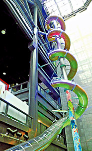 「立體螺旋溜滑梯」是世界級的遊樂設施